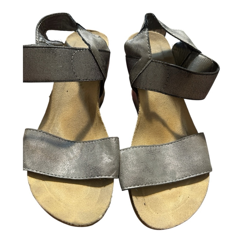 Pierre Dumas Gray Sandals Minimalist Design